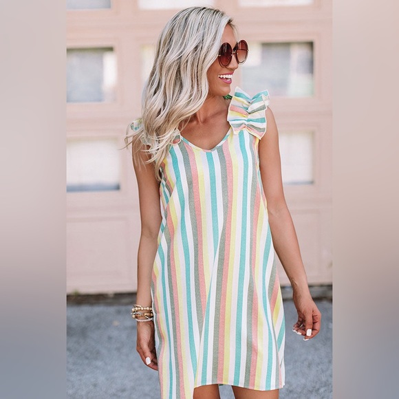 entro Dresses & Skirts - Entro Tanlines in Tahiti Stripe Shift Dress Size Medium